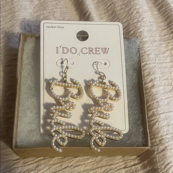 Gold Bride Earrings - Picture 2 of 2